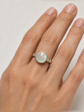 925 Sterling Silver Moonstone Cabochon Ring - White